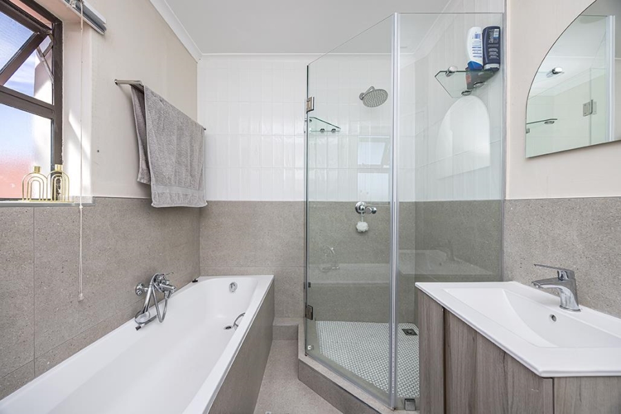 To Let 3 Bedroom Property for Rent in Royal Ascot Western Cape